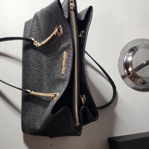 Michael Kors Black and Gold Shoulder Bag - Picture 4 of 10